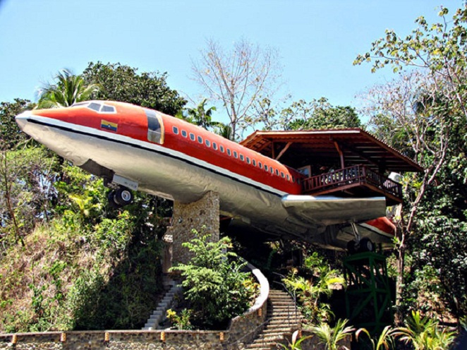 Vintage 1965 Boeing 727 Tree House- Costa Rica